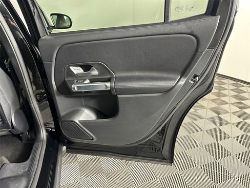 Certified 2022 Mercedes-Benz GLB 250 w/ Premium Package Lite image 18