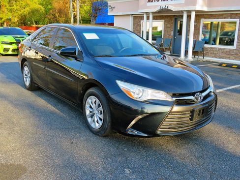 Used 2015 Toyota Camry LE image 5