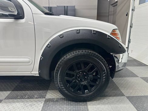 Used 2010 Nissan Frontier LE w/ LE Value Truck Pkg image 7