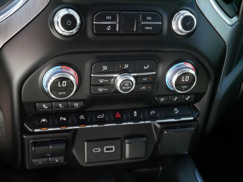 Used 2020 GMC Sierra 1500 Denali w/ Denali Premium Package AWD/4WD image 23