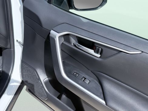 Used 2019 Toyota RAV4 XLE Premium FWD image 48