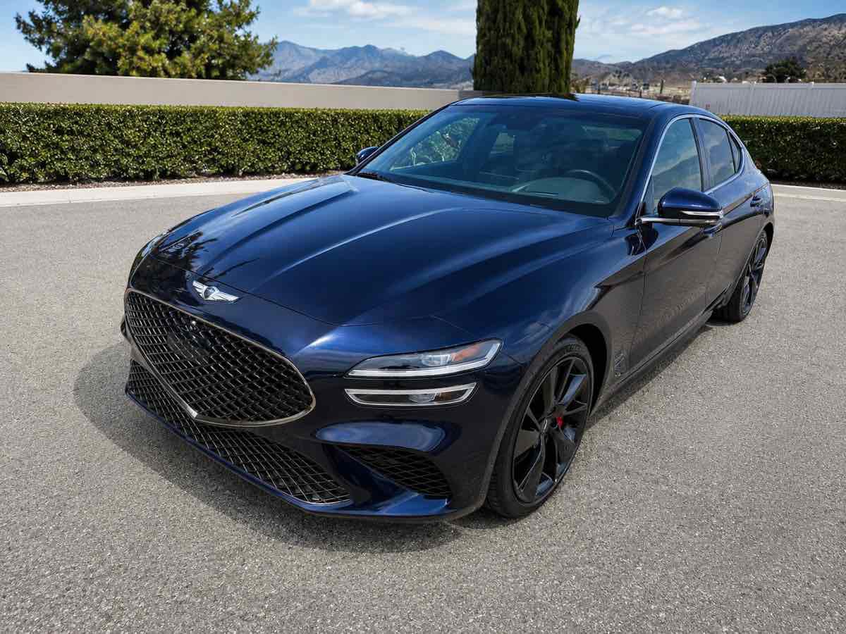 Used 2023 Genesis G70 3.3T image 3