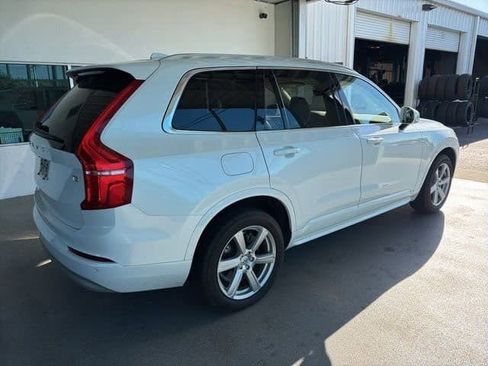 Used 2022 Volvo XC90 T5 Momentum image 12