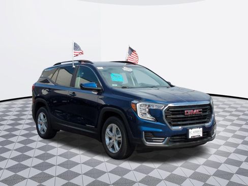 Certified 2022 GMC Terrain SLE w/ Driver Convenience Package image 3