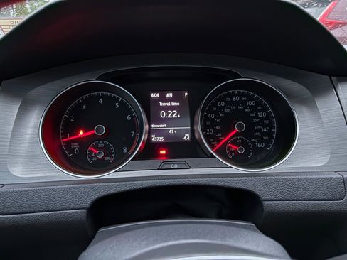 Used 2017 Volkswagen Golf Wolfsburg Edition image 39