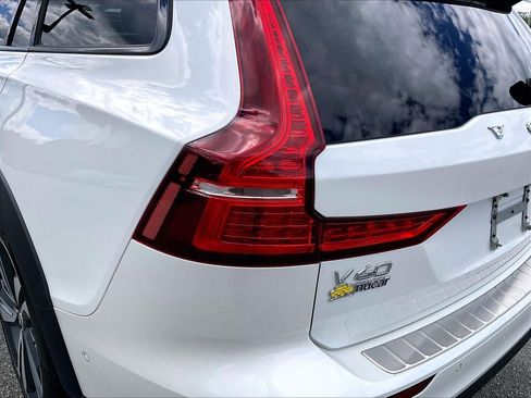 Used 2025 Volvo V60 B5 Cross Country Plus w/ Protection Package Premier AWD/4WD image 31