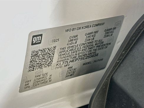Used 2025 Chevrolet Trax LT w/ LT Convenience Package FWD image 12