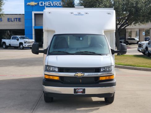 New 2025 Chevrolet Express 4500 w/ Power Convenience Package image 9