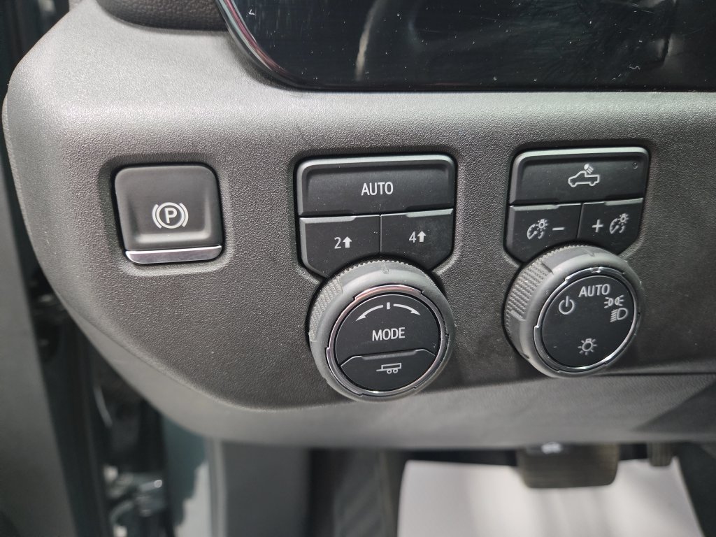 Used 2025 Chevrolet Silverado 1500 LT AWD/4WD image 35