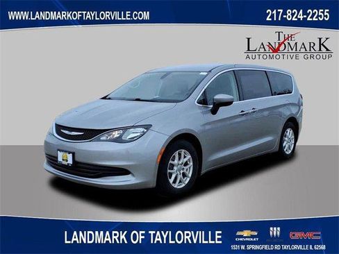 Used 2017 Chrysler Pacifica Touring image 1