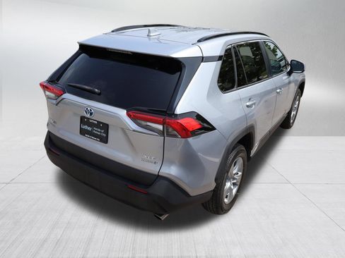 Used 2022 Toyota RAV4 XLE AWD/4WD image 7