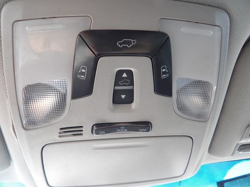 Used 2015 Toyota Sienna SE image 22