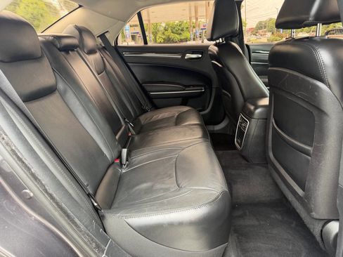 Used 2015 Chrysler 300 Limited RWD image 9
