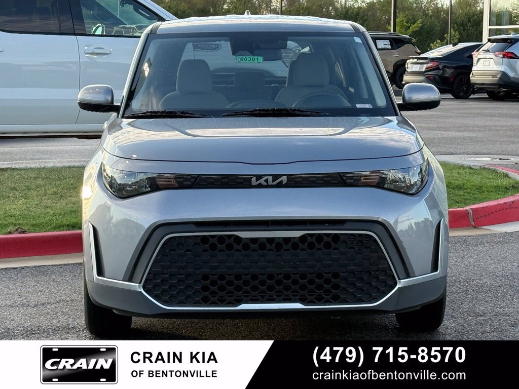 Used 2025 Kia Soul LX w/ LX Technology Package FWD image 2