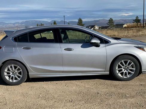 Used 2017 Chevrolet Cruze Premier image 9