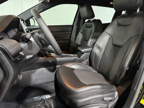 Used 2023 Jeep Compass Altitude image 5