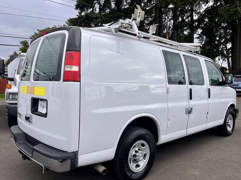 Used 2014 Chevrolet Express 2500 RWD image 4