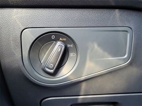 Used 2023 Volkswagen Tiguan SE image 26