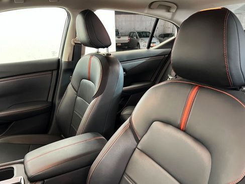 Used 2025 Nissan Sentra SR w/ SR Premium Package image 16