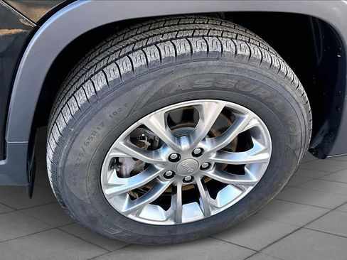 Used 2019 Jeep Cherokee Latitude Plus image 11