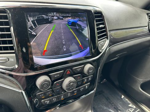Used 2019 Jeep Grand Cherokee Overland AWD/4WD image 29