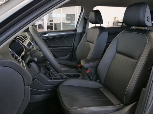 Used 2022 Volkswagen Tiguan SE image 10