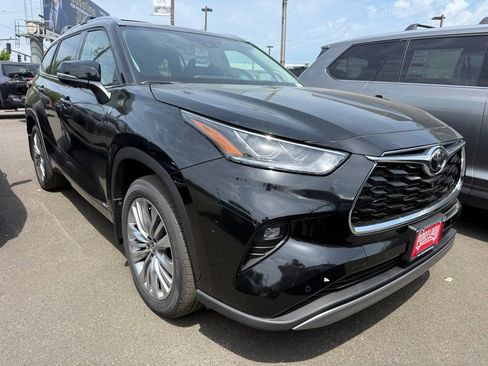 New 2026 Toyota Highlander Platinum AWD/4WD image 2