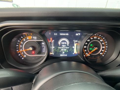Used 2025 Jeep Wrangler Unlimited Rubicon AWD/4WD image 16