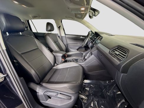Used 2020 Volkswagen Tiguan SE image 29