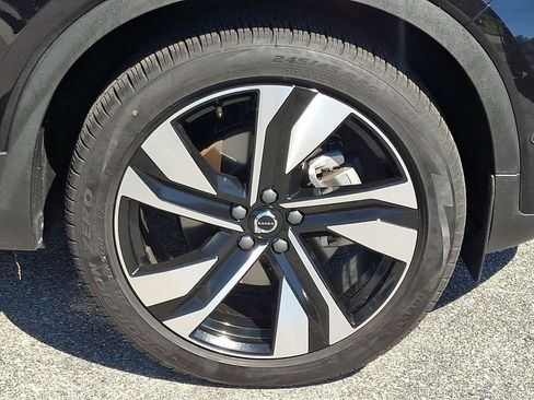 Certified 2025 Volvo XC40 B5 Ultra AWD/4WD image 8