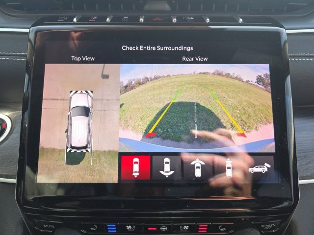 Certified 2024 Jeep Grand Cherokee Limited w/ Luxury Tech Group II AWD/4WD image 21