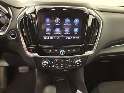 Used 2022 Chevrolet Traverse LT FWD image 24