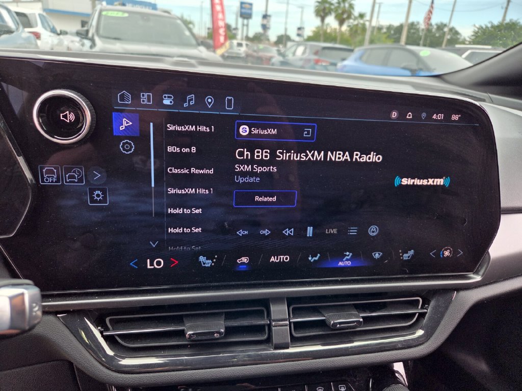 Certified 2025 Chevrolet Equinox EV RS FWD image 9