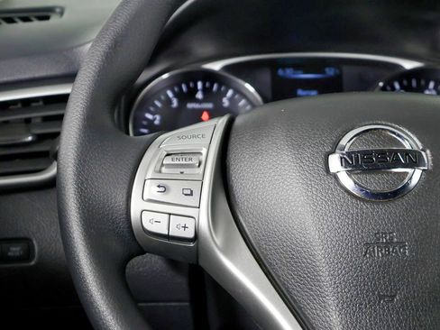 Used 2016 Nissan Rogue S AWD/4WD image 25