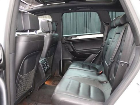Used 2017 Volkswagen Touareg Wolfsburg Edition image 22
