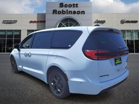 New 2023 Chrysler Pacifica Touring-L w/ S Appearance Package image 3