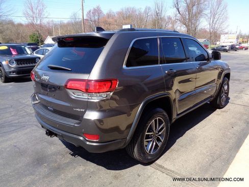 Used 2021 Jeep Grand Cherokee Laredo w/ Trailer Tow Group IV image 3