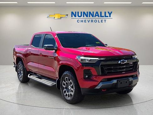 Used 2025 Chevrolet Colorado Z71 w/ Technology Package AWD/4WD image 7