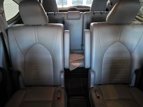 Used 2022 Toyota Highlander XLE image 27