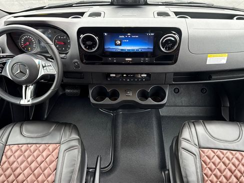 Used 2025 Mercedes-Benz Sprinter 2500 image 16