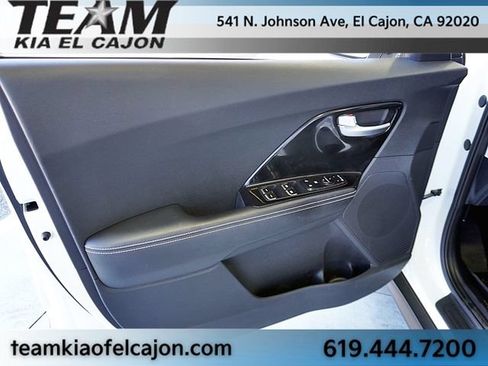 Used 2022 Kia Niro EX FWD image 23