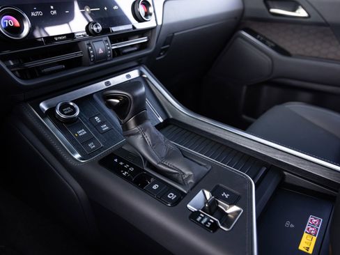 Used 2025 Lexus GX 550 w/ Accessory Package (31) image 14