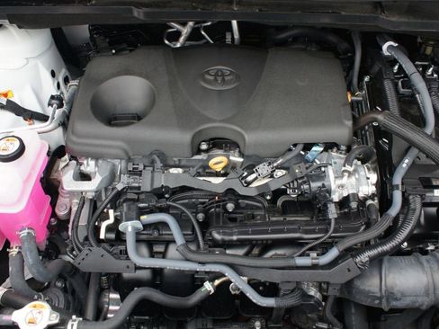 Used 2025 Toyota Sienna XSE w/ XSE Premium Package image 29