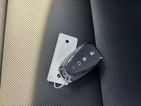 New 2026 Chevrolet Trax RS w/ Sunroof Package image 20