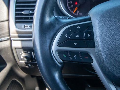 Used 2022 Jeep Grand Cherokee Limited image 23