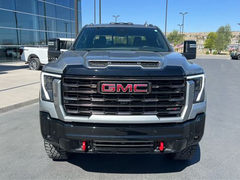Used 2025 GMC Sierra 2500 AT4X AWD/4WD image 3