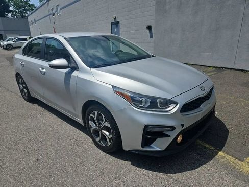 Used 2019 Kia Forte LXS FWD image 3