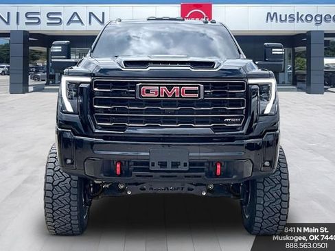 Used 2025 GMC Sierra 2500 AT4X AWD/4WD image 2