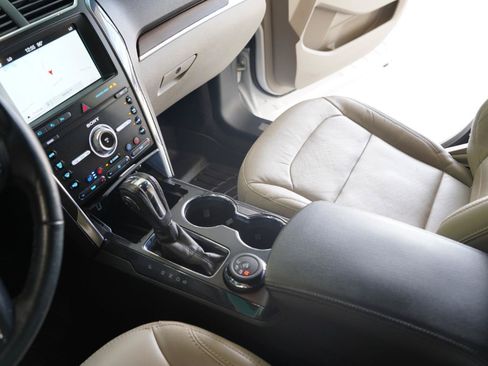 Used 2019 Ford Explorer Limited w/ Ford Safe & Smart Package AWD/4WD image 18