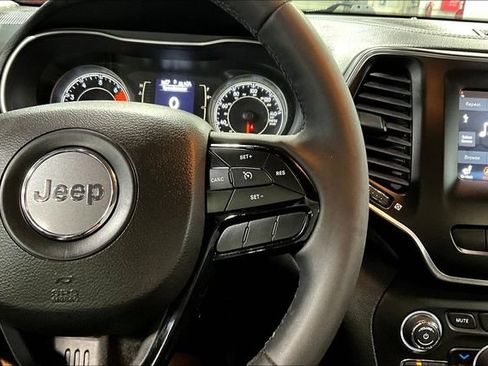 Used 2021 Jeep Cherokee Latitude Plus FWD image 12